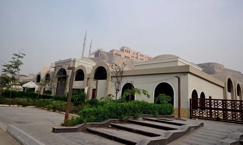 مدبولي: خطط تطوير الطرق والمسارات البديلة وسيلة فعالة لتخفيف حدة الزحام