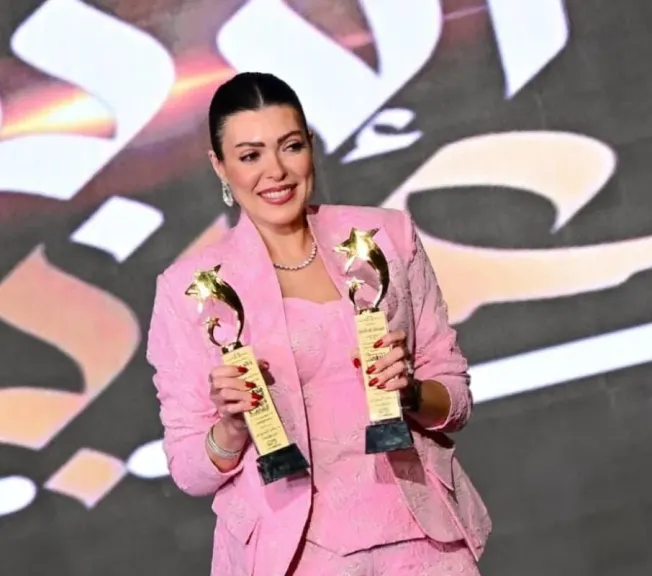 شريهان أبو الحسن تتوج بجائزة أفضل مذيعة منوعات في ملتقى التميز والإبداع