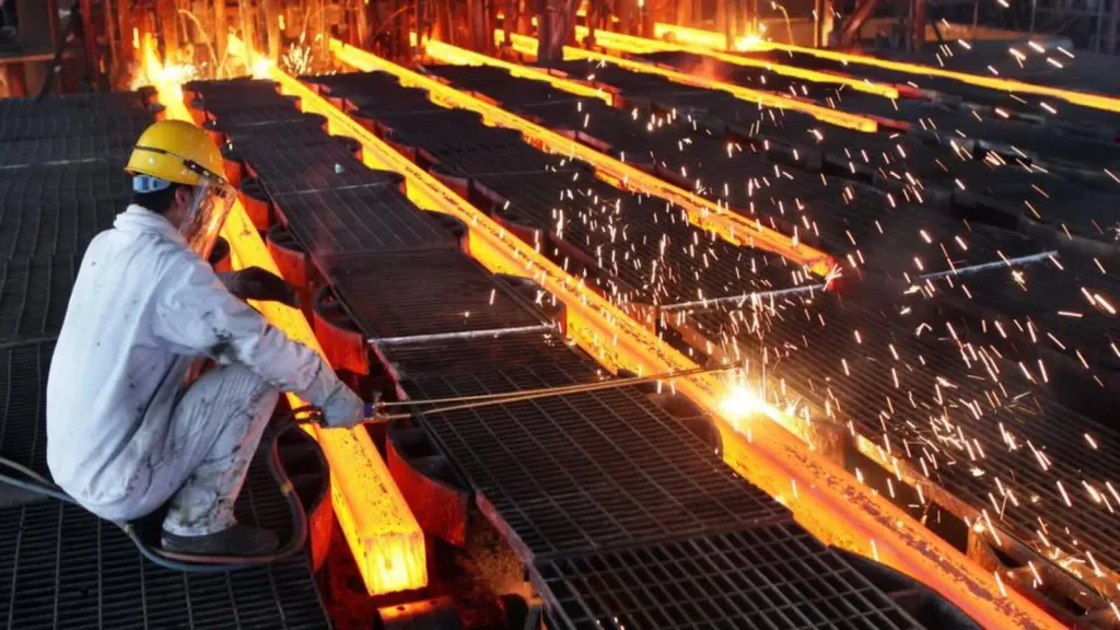 رئيس لجنة الصناعة يطالب بإعادة النظر في القطاعات المستفيدة من مبادرة تمويل شراء الآلات والمعدات