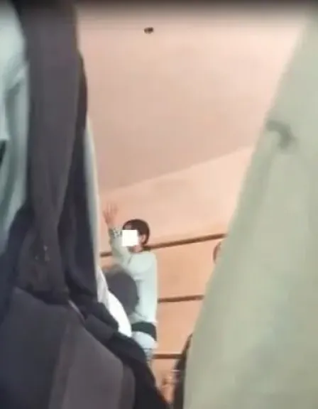 فصل طالبة أسبوعين من مدرستها بالخصوص بسبب الرقص أثناء الفسحة