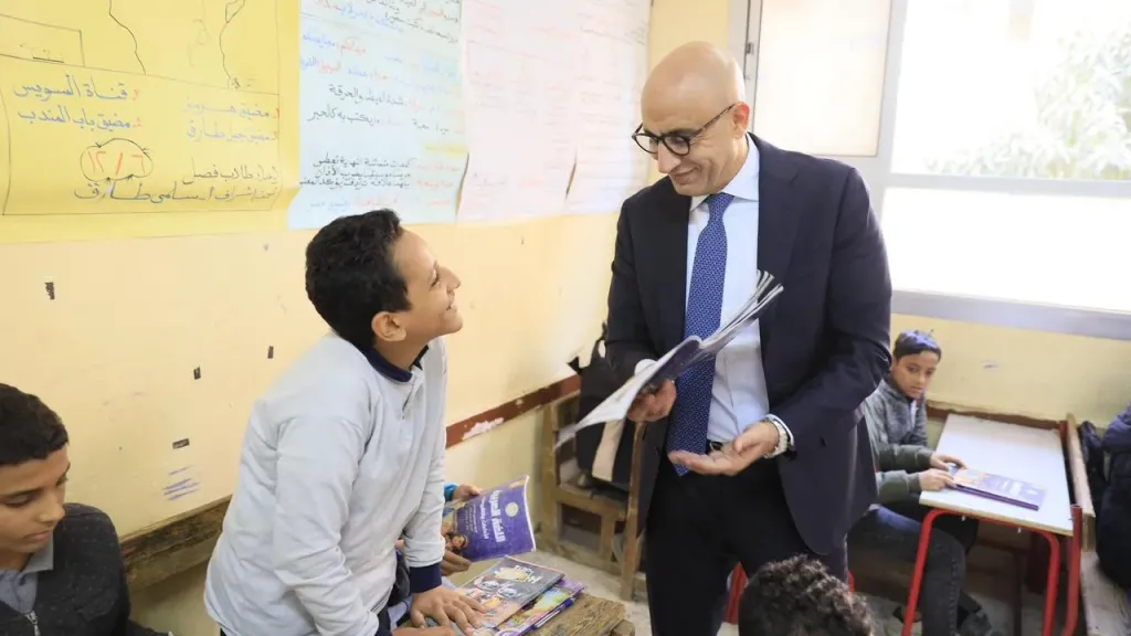 في جولة مفاجئة.. وزير التعليم يتفقد مدارس البدرشين والصف.. ويؤكد: الانضباط المدرسي أساس نجاح العملية التعليمية