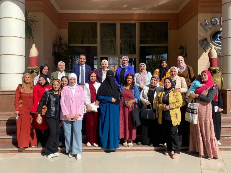 ”قضايا المرأة” تواصل جهودها فى توعية طلاب وخريجي الحقوق