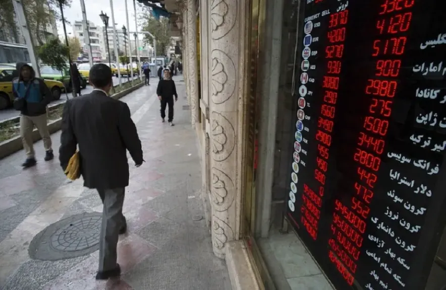 لماذا ينهار الريال الايراني سريعا امام الدولار