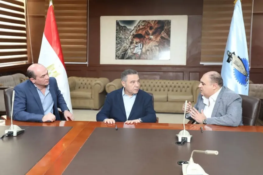 محافظ البحر الأحمر يوقع بروتوكولًا مع وزارة الثقافة لتحويل قصر ثقافة الغردقة لمركز للفنون أمام السائحين