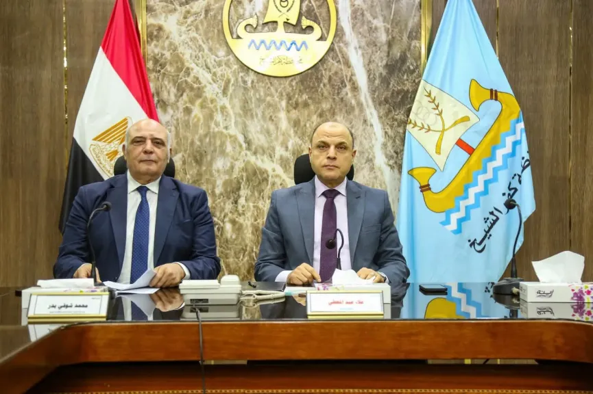 محافظ كفرالشيخ يترأس اجتماع اللجنة العليا للتموين لحسم طلبات الأنشطة التموينية وضبط منظومة المخابز والأسواق