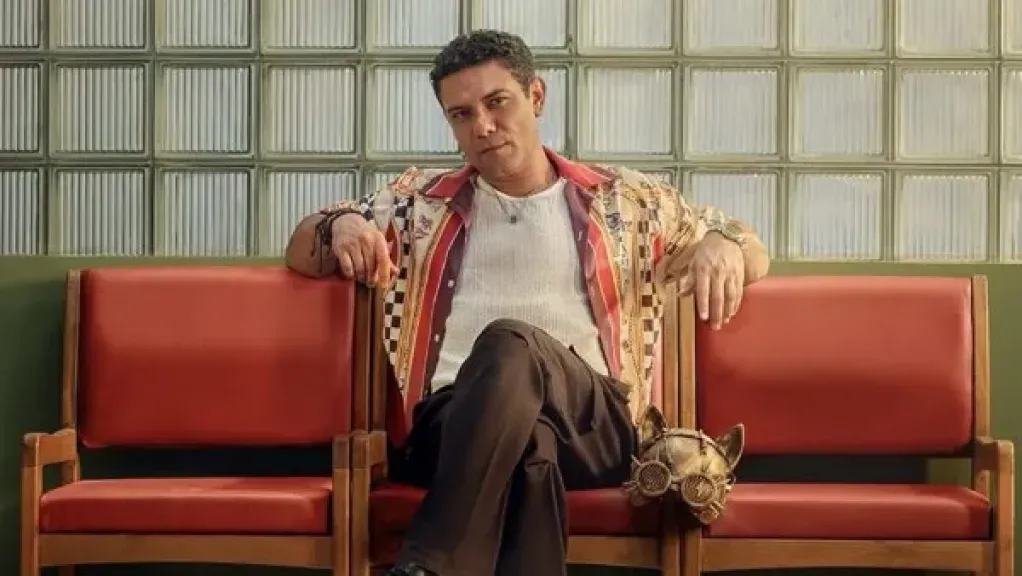 إثارة وتشويق وعلاقة توكسيك.. آسر ياسين يروج لـ فيلمه الجديد ”إن غاب القط”