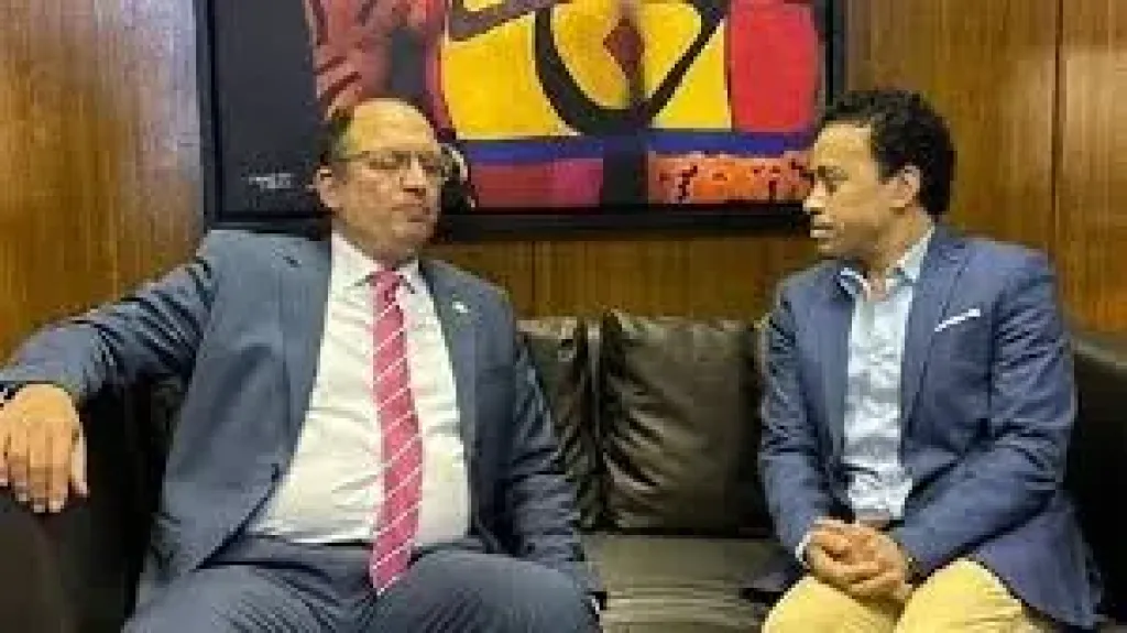 الدكتور السيد قنديل رئيس جامعة حلوان والفنان سامح حسين