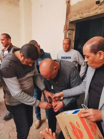 «كارثة غذائية مُجهَضة».. ضبط 3 أطنان لحوم ودواجن فاسدة داخل مخازن بالخصوص