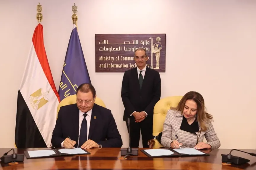 وزير الاتصالات يشهد توقيع مذكرة تفاهم بين الوزارة والرقابة الصحية لتنفيذ مشروعات التطوير المؤسسي  بالهيئة