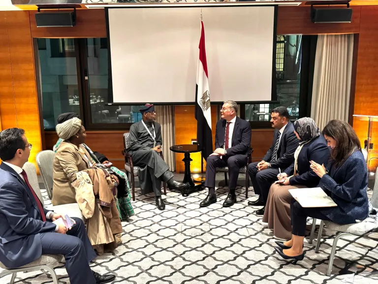 وزير البترول يبحث تعزيز التعاون مع نيجيريا في تطوير قطاع التعدين