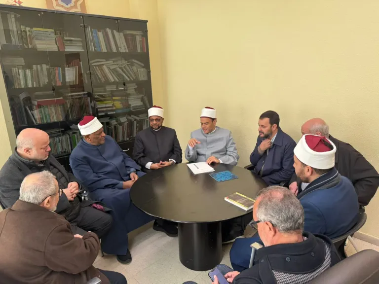 وفد الأزهر في إسبانيا يلتقي مسؤولي المفوضية الإسلامية الإسبانية لبحث احتياجاتهم العلمية والتعليمية