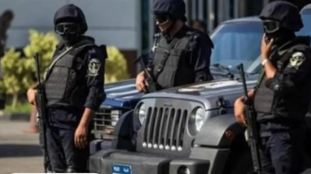 بيوزع فلوس على الناخبين.. القبض على أحد أنصار مرشح أمام لجنة بقرية المراشدة في قنا