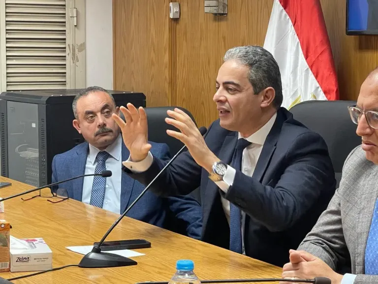 نقيب الإعلاميين يلقي محاضرة بجامعة حلوان.. ويحذر من الانسياق وراء المحتوى المضلل دون الرجوع إلى مصادره الرسمية