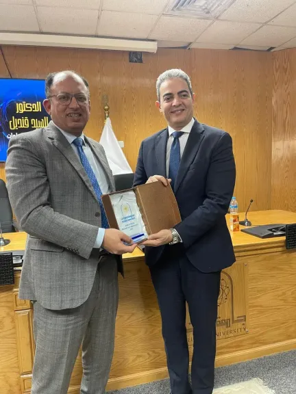 نقيب الإعلاميين ورئيس جامعة حلوان 