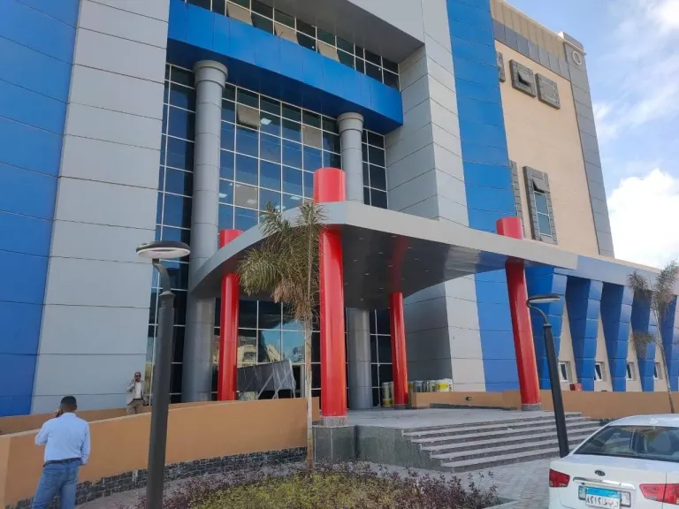 ”سباق مع الزمن لإنهاء مستشفى العبور.. والجهاز يواصل حملاته على الإشغالات”