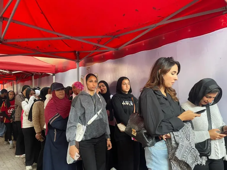 المرأة تشارك بين صفوف الناخبين في اليوم الثاني من انتخابات النواب بالإسكندرية