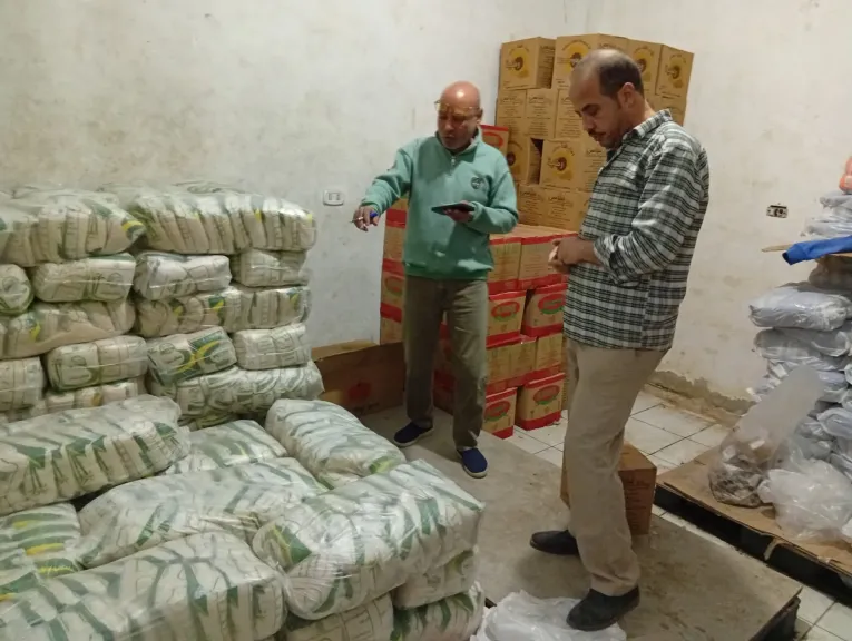 مداهمات تموينية تكشف فوضى الأسواق بالقليوبية.. سجائر مهربة وتوابل فاسدة في قبضة الرقابة