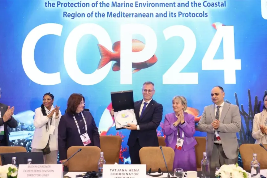 رئيس جهاز شئون البيئة المصري يسلم جائزة إسطنبول للمدينة الصديقة للبيئة لعام ٢٠٢٥/٢٠٢٤ لمدينة ملقا الإسبانية