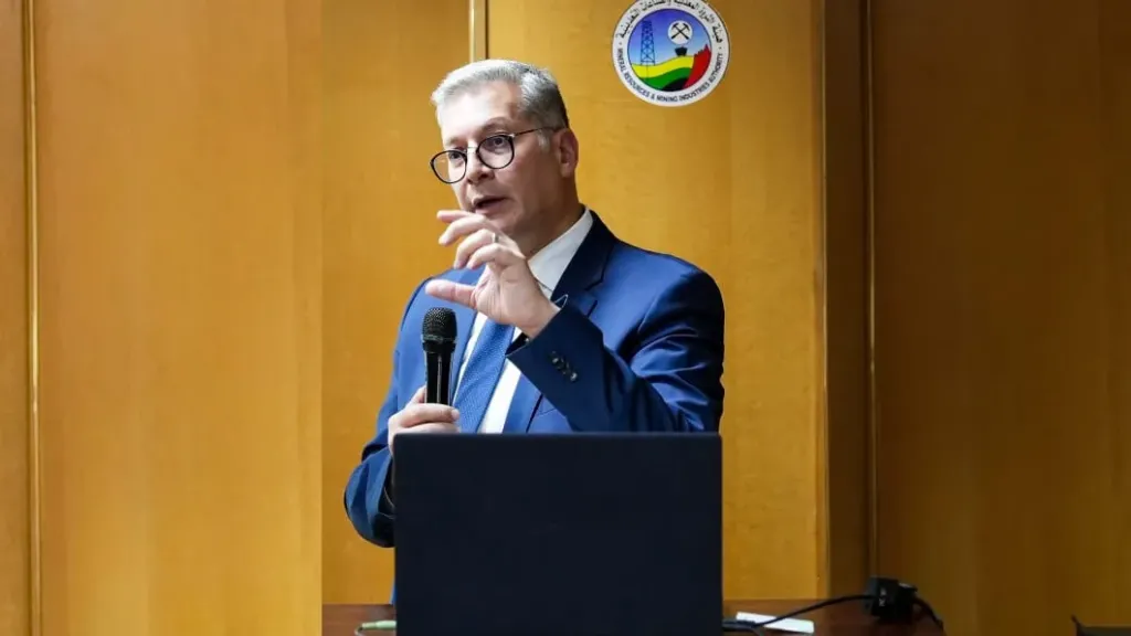 وزير البترول يلتقي كوادر الثروة المعدنية لبحث التطوير والإصلاحات