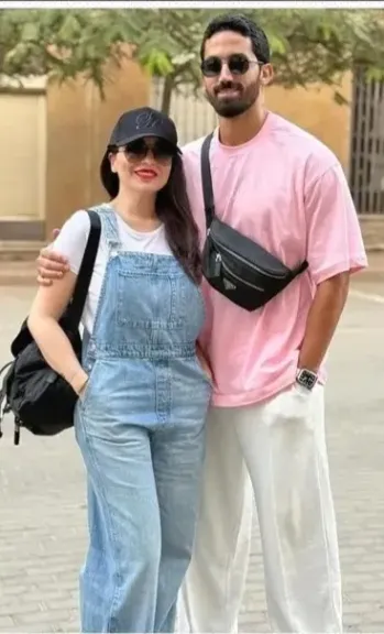 مى عز الدين  وزوجها 