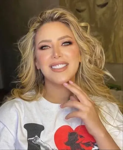 هبة عبد العزيز 