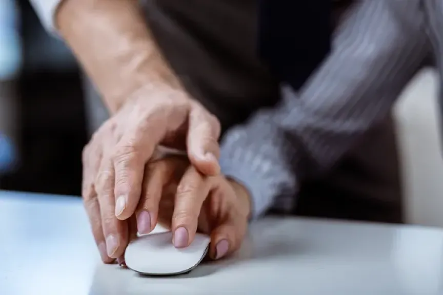 1من كل 5 موظفين يتعرّض للتحرّش الوظيفي.. جريمة صامتة تهدّد بيئات العمل