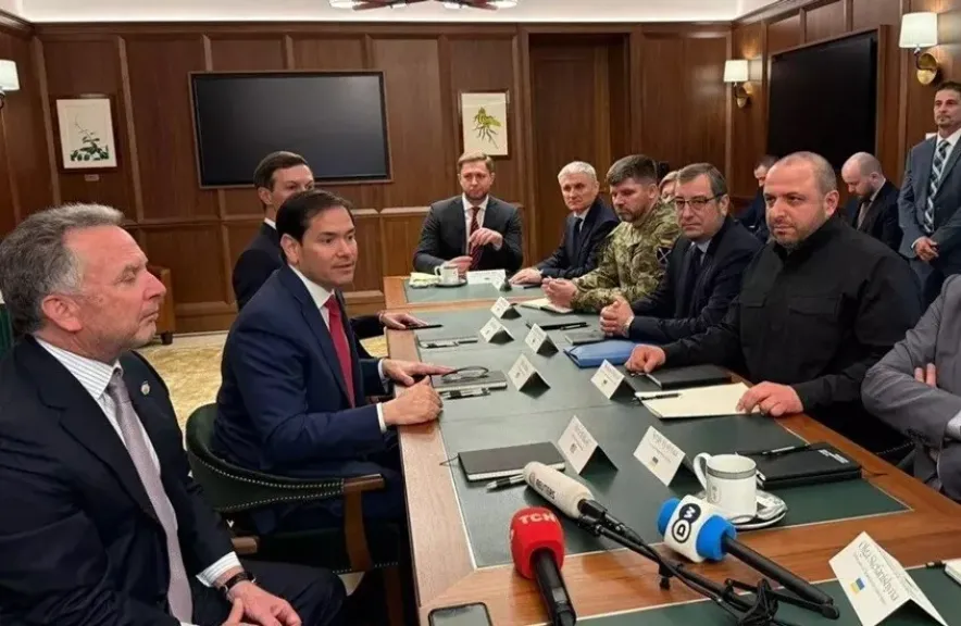 لماذا تأخر زيلنسكي في توقيع وثيقة استسلام اوكرانيا بمباركة ترامب؟