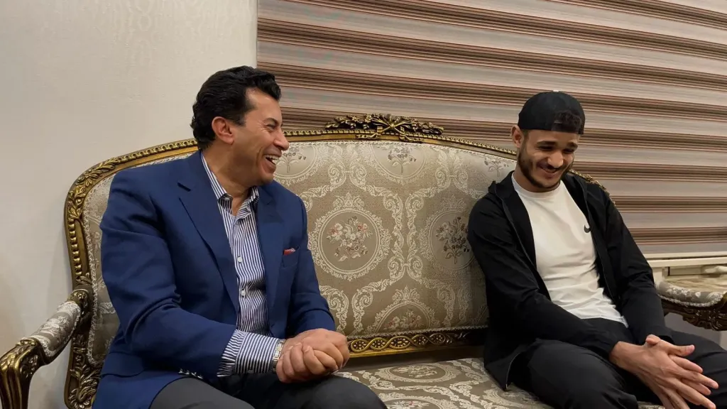 وزير الشباب والرياضة يستقبل البطل العالمي مصطفى حسين بعد إنهاء أزمة محاولة تجنيسه وعودته إلى صفوف المنتخب الوطني