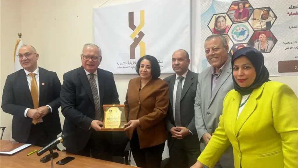 اتحاد الإعلاميين الإفريقي الآسيوي يكرم الدكتورة ليلي موسى بدرع التميز