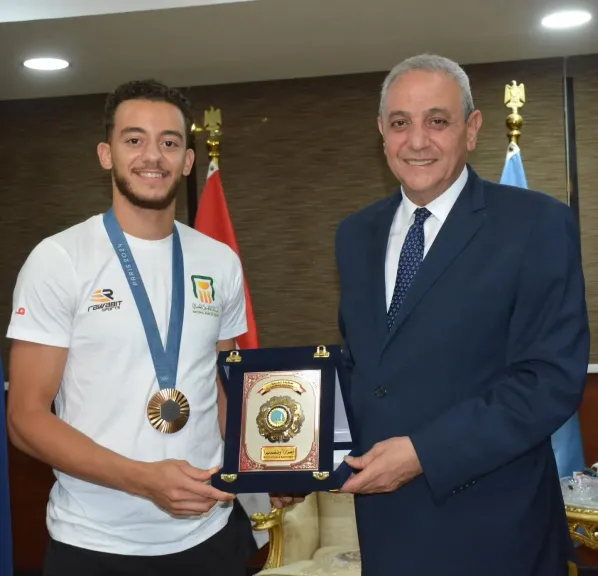 محافظ الغربية مهنئاً البطل الأولمبي محمد السيد: ذهبية مشرفة ترفع اسم مصر عالميًا وتؤكد قوة أبطال الغربية