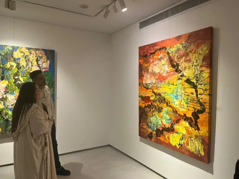 عودة إلى الجذور.. بريت بطرس غالي تطلق معرض «همسات فجر جديد» بجاليري بيكاسو