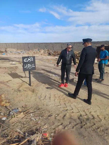 استرداد أرض ملك الدولة بمساحة ” ٣٠٠٠ ” متر مربع بعد إزالة مخزن أخشاب بالغردقة