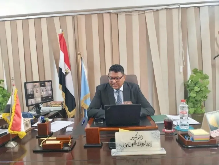 وكيل وزارة الصحة بالبحر الأحمر يعقد اجتماعًا لمناقشة أعمال السلامة والصحة المهنية داخل المنشآت الصحية