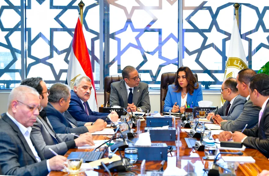 وزيرة التنمية المحلية ومحافظ الفيوم يبحثان مستجدات إعادة التوازن البيئي ببحيرة قارون