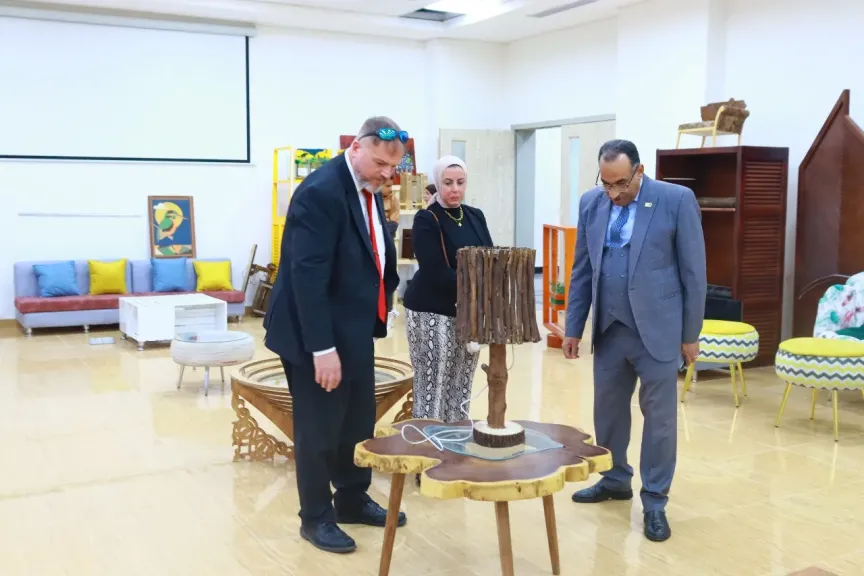 جامعة طيبة التكنولوجية تستقبل المستشار السياسي الأمريكي