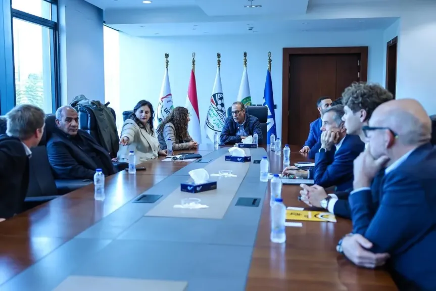 الأمين العام بالاتحاد المصري يستقبل وفد من السفارة الفرنسية بالقاهرة لتطوير الكرة
