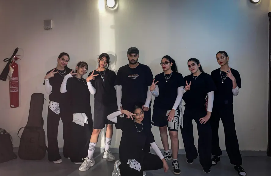 بالفيديو.. فريق The Groove يقدم عرض استثنائي علي المسرح بأداء يبهر الجمهور