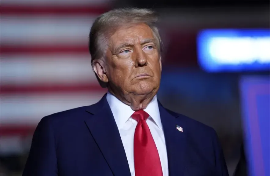 ترامب يعلن قرب إصدار قواعد موحدة لتنظيم قطاع الذكاء الاصطناعي في الولايات المتحدة