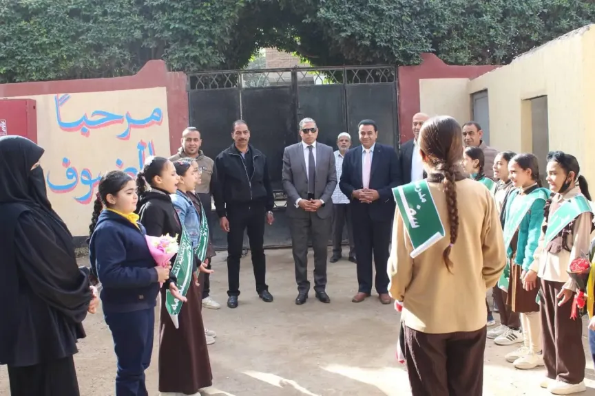 مدير «تعليم الجيزة» يتفقد مدارس أطفيح والصف