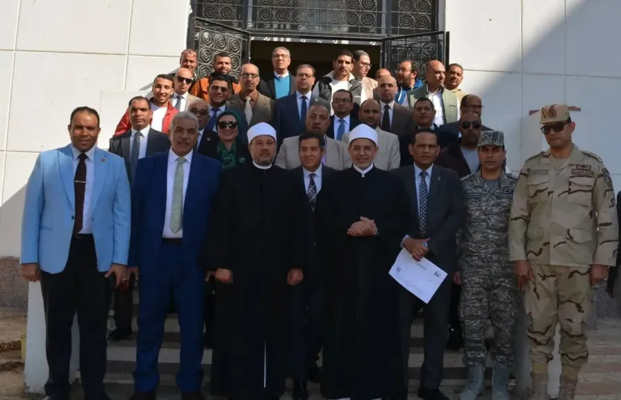 رئيس جامعة الأزهر ونوابه يتابعون سير العملية التعليمية بكلية الطب البيطري بأسيوط