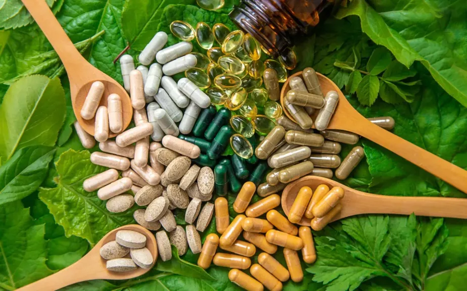 مكملات سريعة.. مخاطر طويلة”.. كيف تهدد المكملات الغذائية صحة الشباب؟