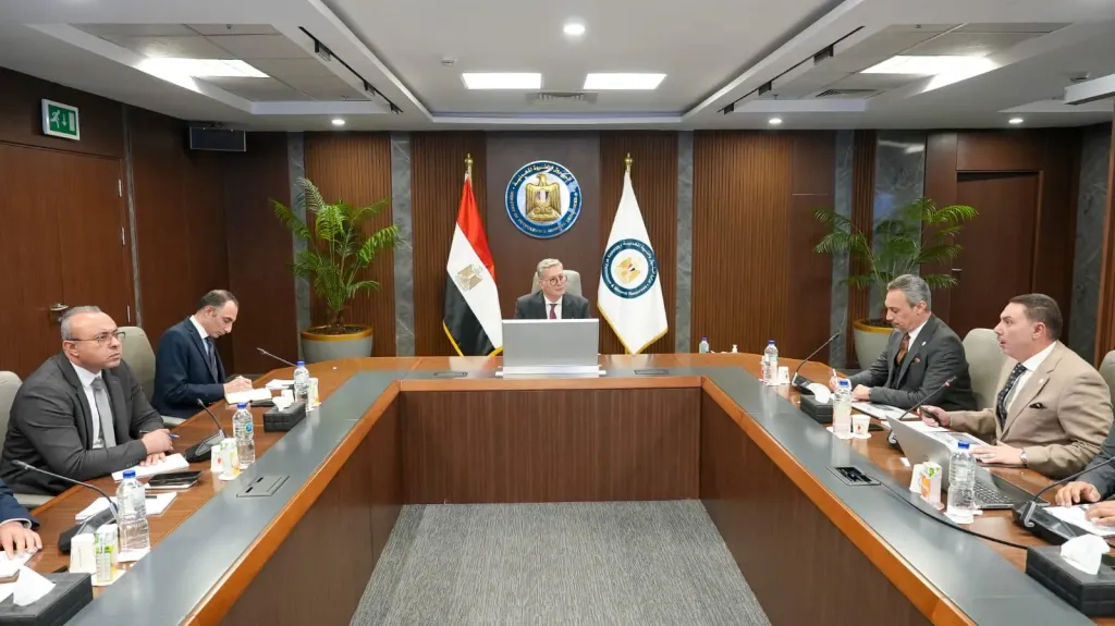 وزير البترول يبحث تطوير منظومة تدريب سائقي نقل المنتجات البترولية عبر شركة السهام