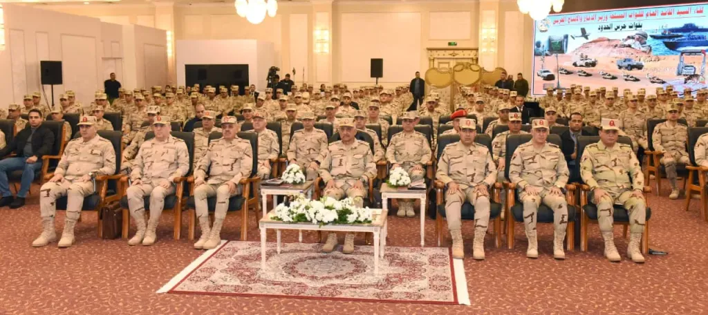 وزير الدفاع يلتقي مقاتلي قوات حرس الحدود ويكرم عددا من المتميزين