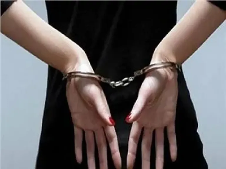 ضبط صاحبة كيان تعليمي وهمي بشبرا الخيمة تبيع شهادات مزيفة للباحثين عن الوظائف