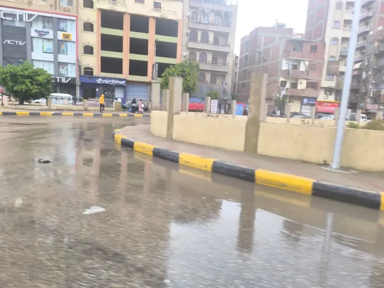 أمطار غزيرة تضرب القليوبية.. والمحافظ يعلن الطوارئ وفرق الشفط تنتشر بالمحاور