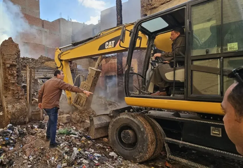 دون خسائر بشرية.. السيطرة على حريق بمنطقة حلقة السمك القبلية بمنفلوط في أسيوط