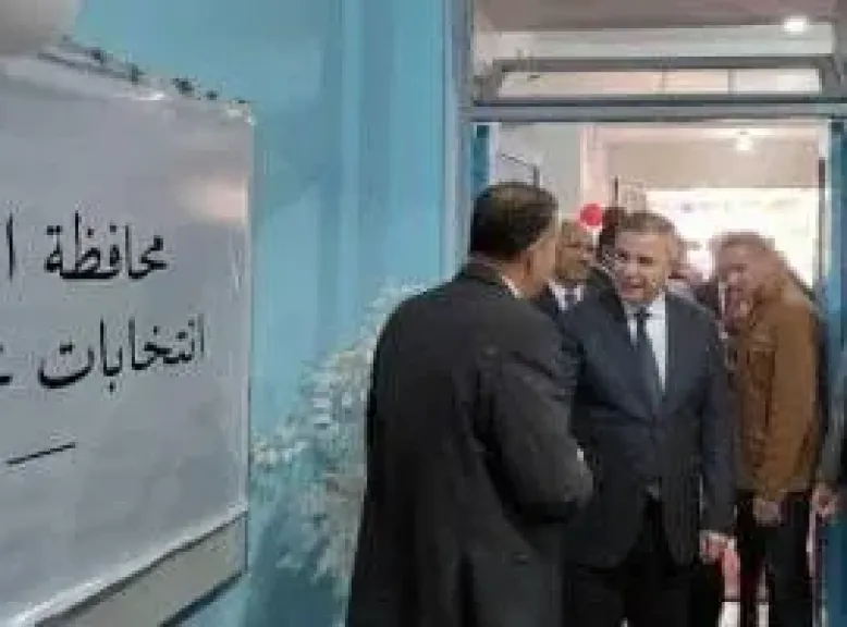 محافظ الإسكندرية يتفقد مدارس منطقة الإصلاح لمتابعة اعادة الانتخابات بالمنتزه