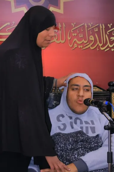 لا يتحدث إلا بالقرآن.. متسابق من الشرقية يبهر مسابقة بورسعيد الدولية بموهبة فريدة