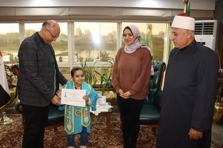 المحافظ يكرّم نجمة القراءة الصغيرة.. ”مريم” تحصد المركز الثاني وطنياً والسابع عربياً