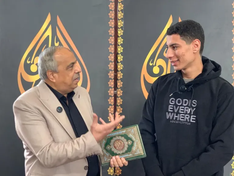 حاسوب القرآن.. طالب بكلية الطب يذهل لجنة التحكيم في مسابقة بورسعيد الدولية